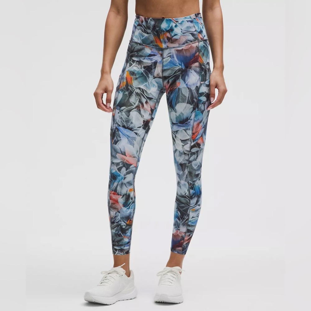 Lululemon Fast and Free High-Rise Tight 25"
7 Pocket Luminescent Floral Multi - Picture 2 of 9